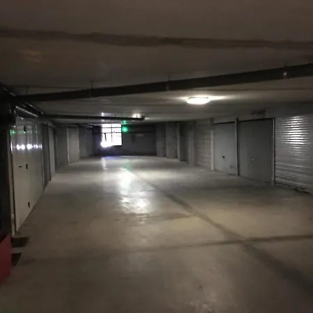 Vue Centre Avec Garage *