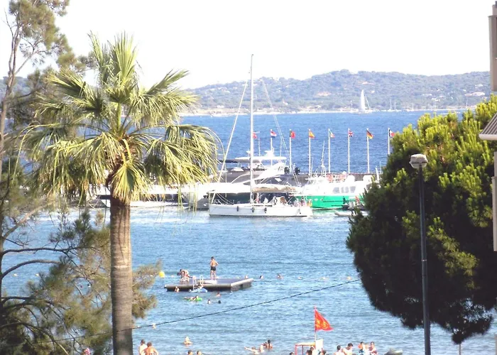 Vue Centre Avec Garage *